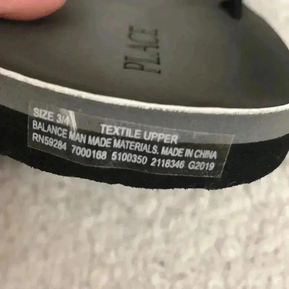 🆕Children’s Place Boy Sandel’s Black 3-4🆕 - Picture 3 of 5